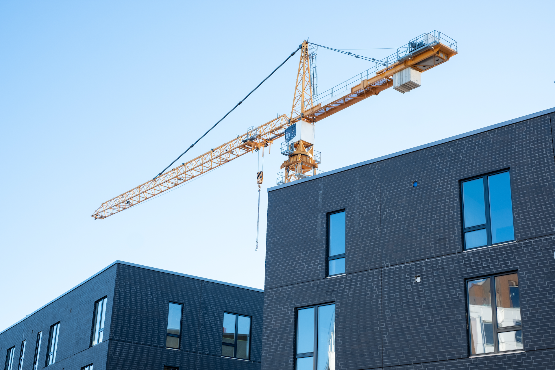 Building and crane